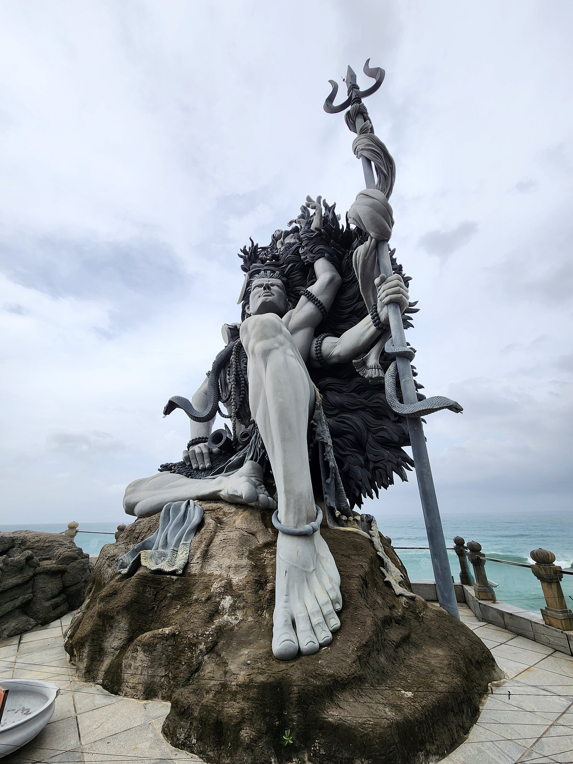 Large Shiva sculpture overlooking the sea at Aazhimala in Kerala